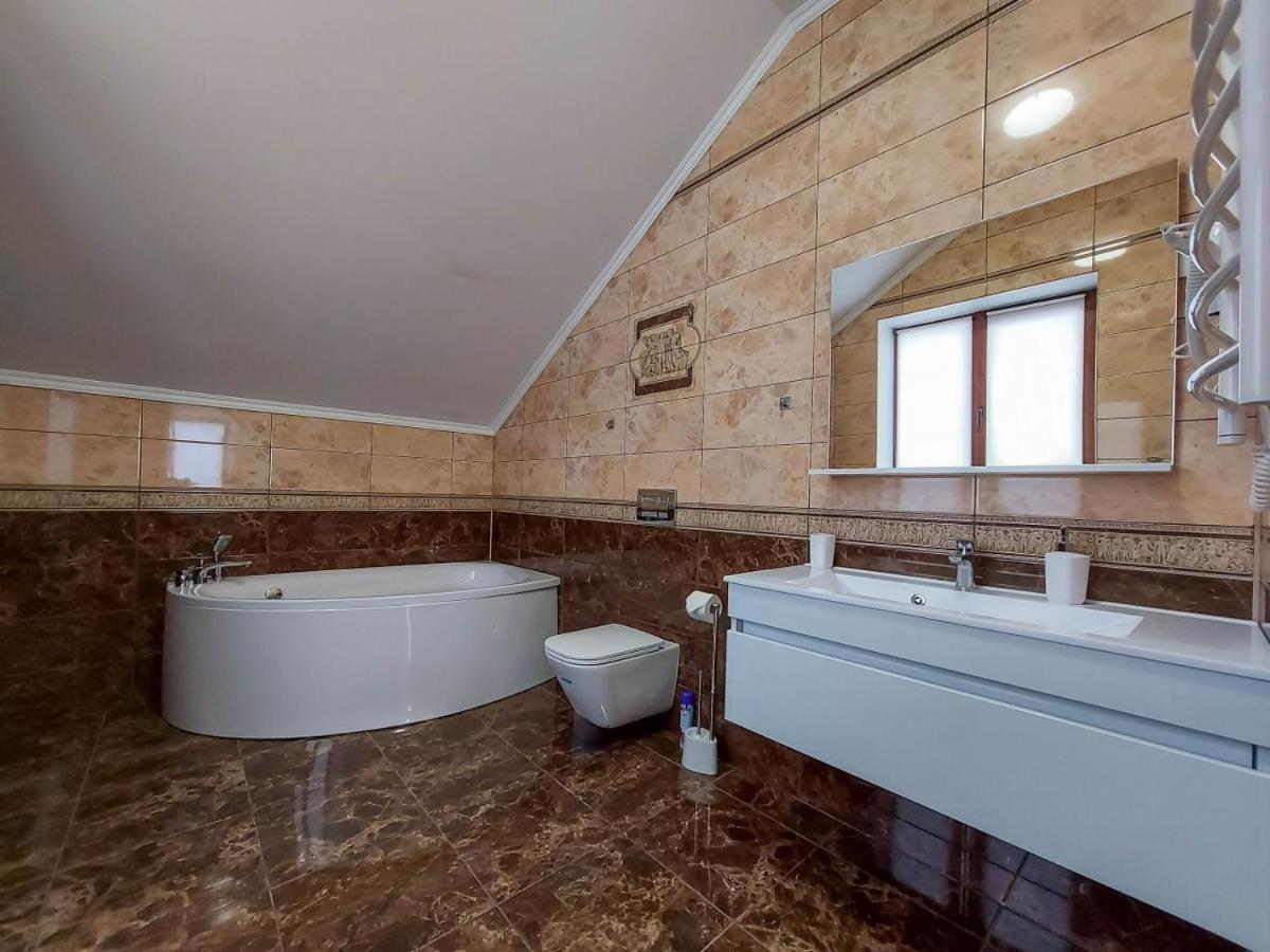 Graff Hotel Dnipro Bagian luar foto